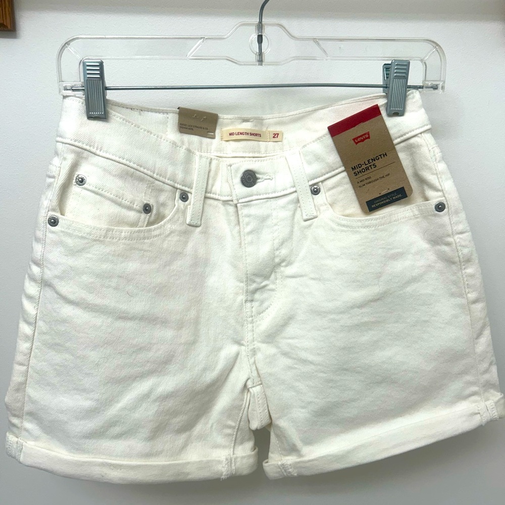 NWT Levis 4/27 white midlength shorts